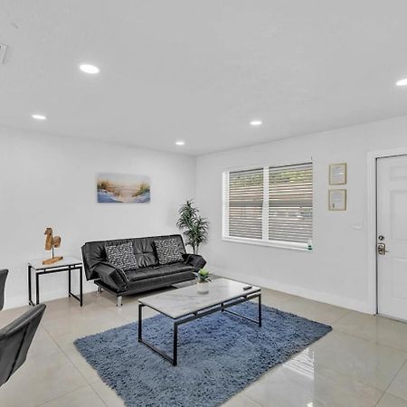 2 Bdrm Modern House Mins From Beach & Casino Hb1 Hallandale Beach Exterior photo