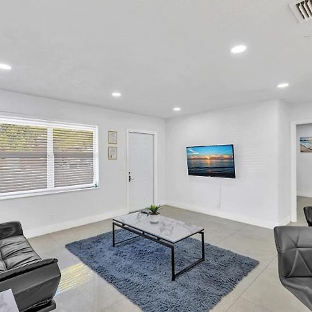 2 Bdrm Modern House Mins From Beach & Casino Hb1 Hallandale Beach Exterior photo