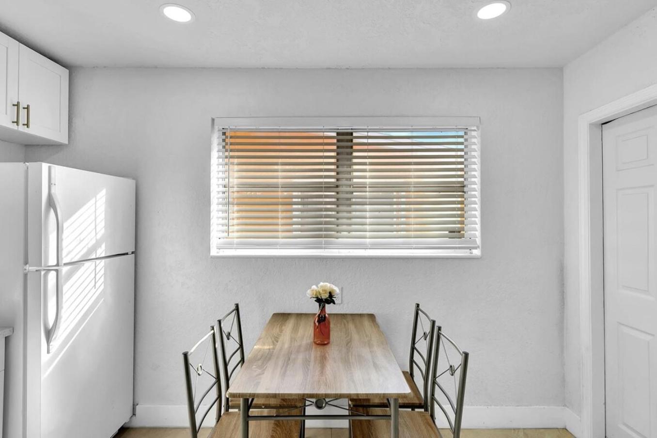 2 Bdrm Modern House Mins From Beach & Casino Hb1 Hallandale Beach Exterior photo