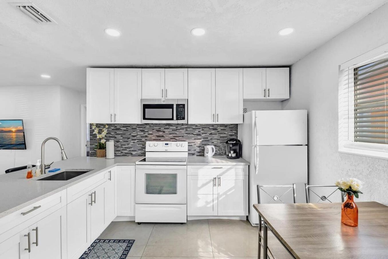 2 Bdrm Modern House Mins From Beach & Casino Hb1 Hallandale Beach Exterior photo
