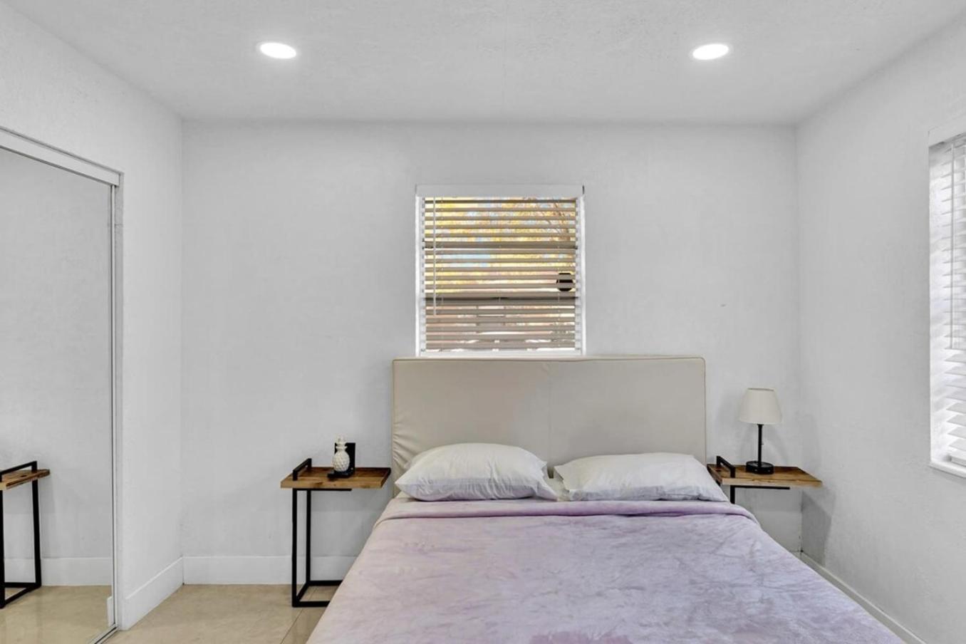 2 Bdrm Modern House Mins From Beach & Casino Hb1 Hallandale Beach Exterior photo