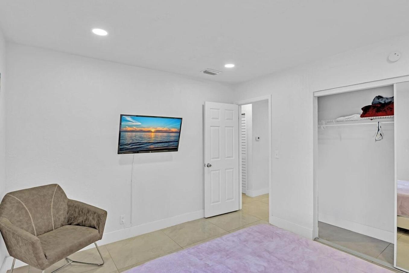 2 Bdrm Modern House Mins From Beach & Casino Hb1 Hallandale Beach Exterior photo