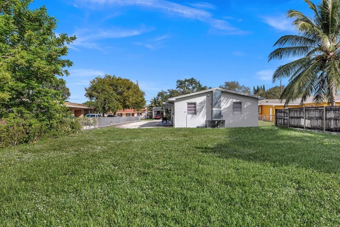 2 Bdrm Modern House Mins From Beach & Casino Hb1 Hallandale Beach Exterior photo