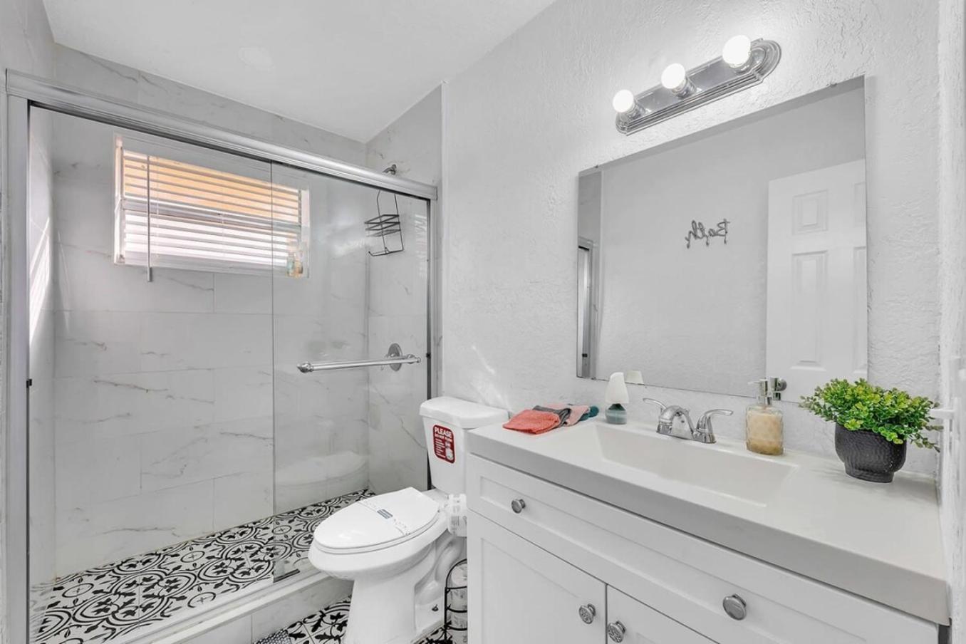 2 Bdrm Modern House Mins From Beach & Casino Hb1 Hallandale Beach Exterior photo